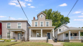 Cozy 2-Floor Home 5BR 3BA 2 Kitchens Backyard